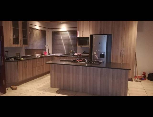 3 BEDROOM HOUSE FOR SALE IN HEUWELOORD